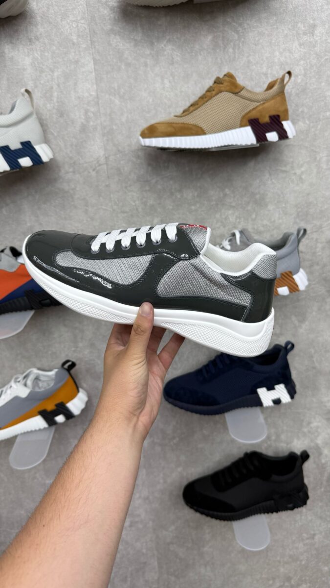 Prada Cups, Glimmend Grijs