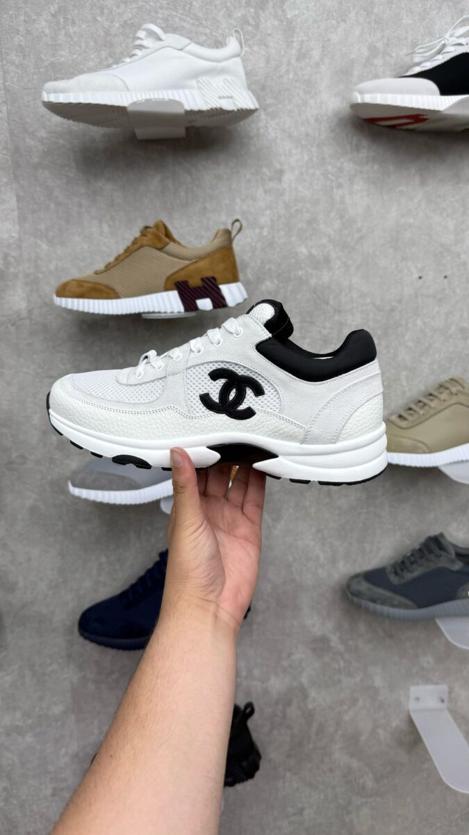 Chanel Sneakers Wit Zwarte Logo