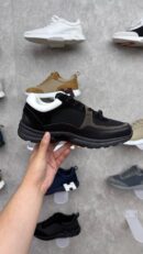 Chanel Sneakers Zwart Witte Logo