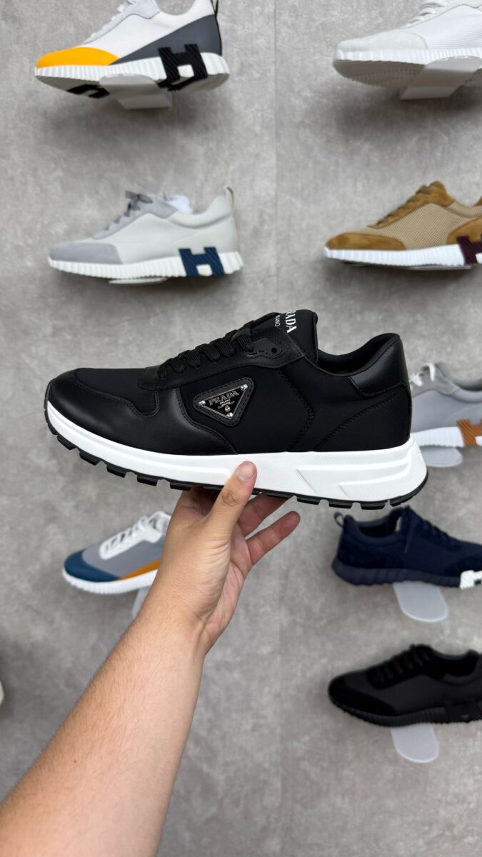 Prada Sneakers Black Wit