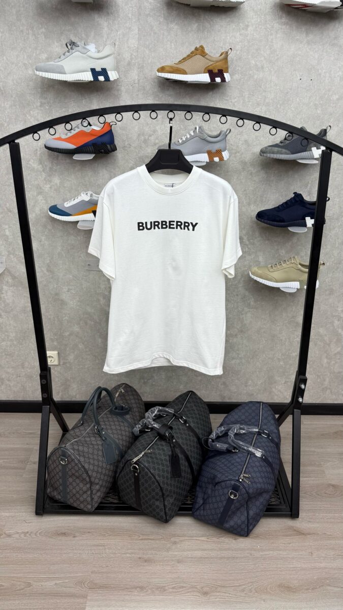 Burberry Text Wit T-Shirt