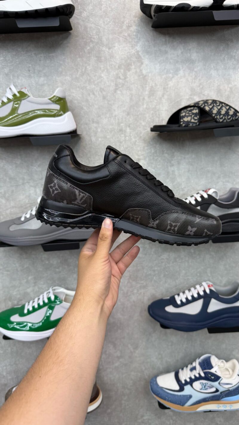 Louis Vuitton Run Away Leather Sneaker - Afbeelding 2