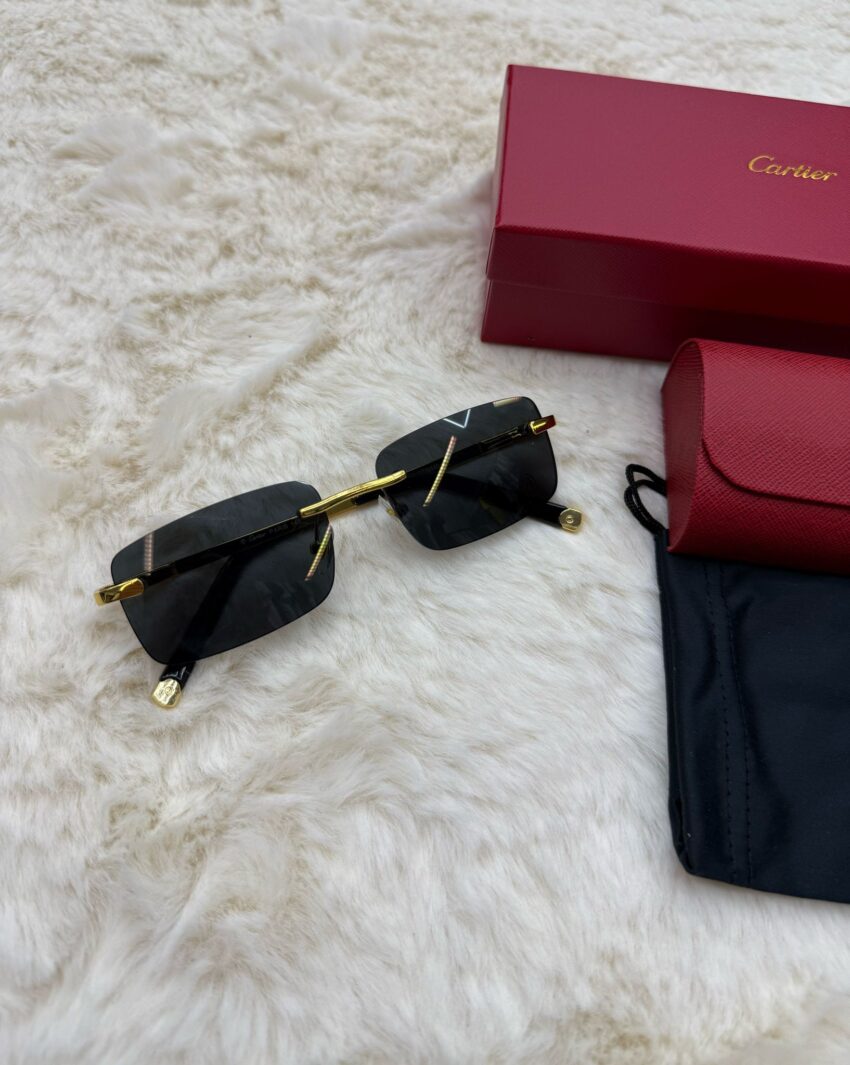 Cartier Zonnebril Donker Blauwe Glazen, Goude Montuur Logo