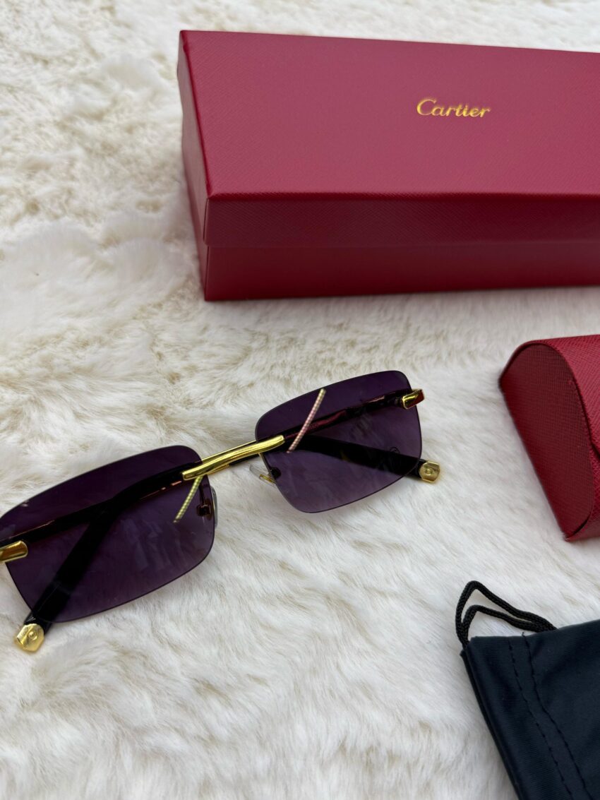 Cartier Zonnebril Donker Paarse Glazen, Goude Montuur