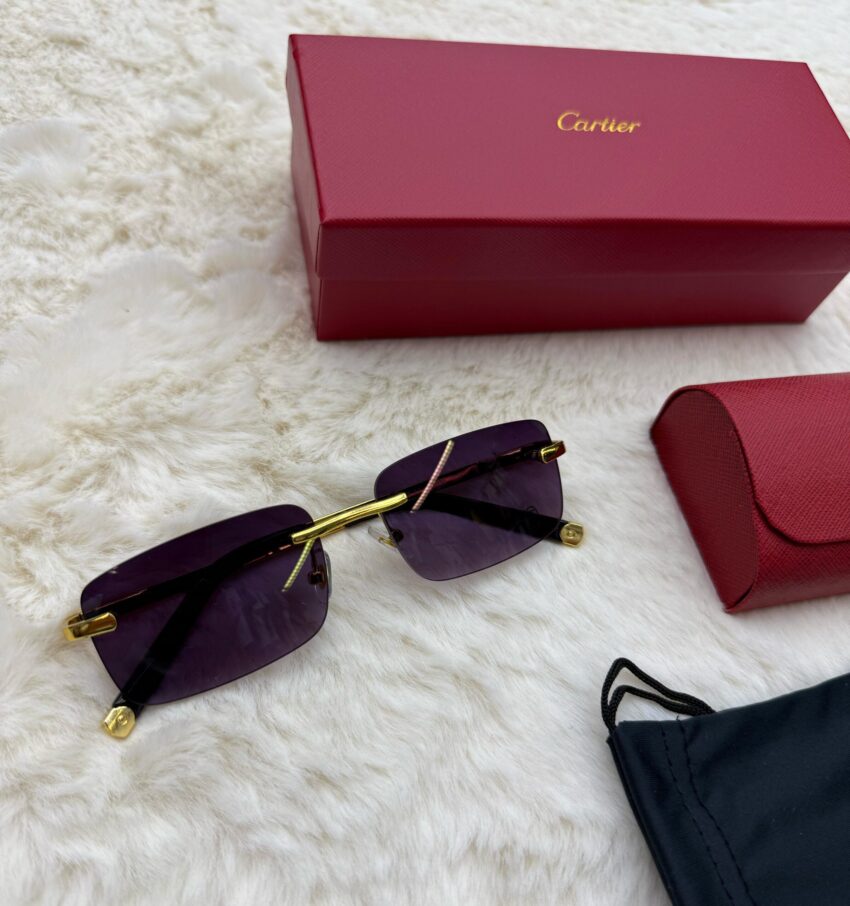 Cartier Zonnebril Donker Paarse Glazen, Goude Montuur