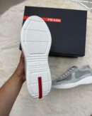 Prada Cups Glimmend Licht Grijs