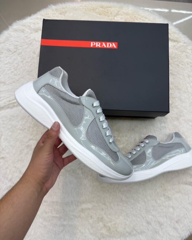 Prada Cups Glimmend Licht Grijs