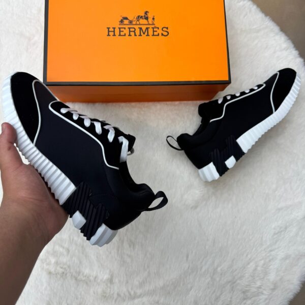 Hermes Bouncing Black White Lines - 44