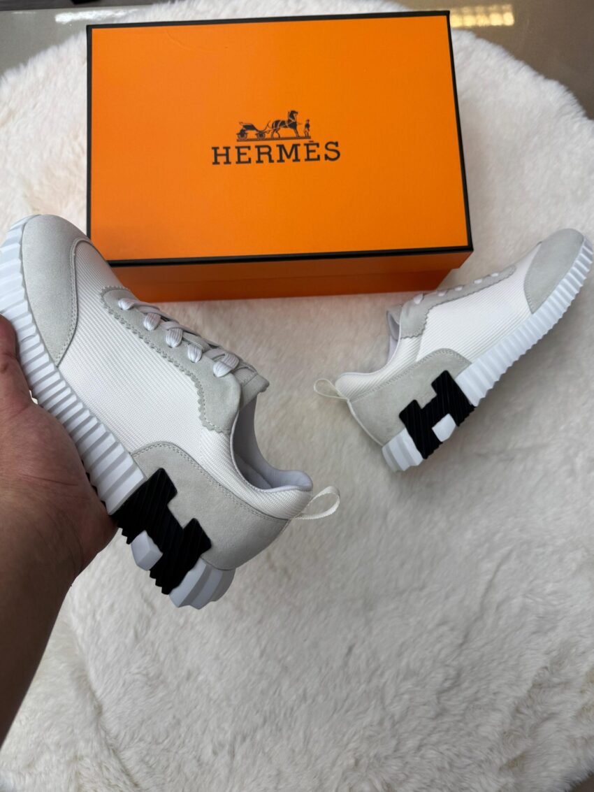 Hermes Bouncing White Black Logo