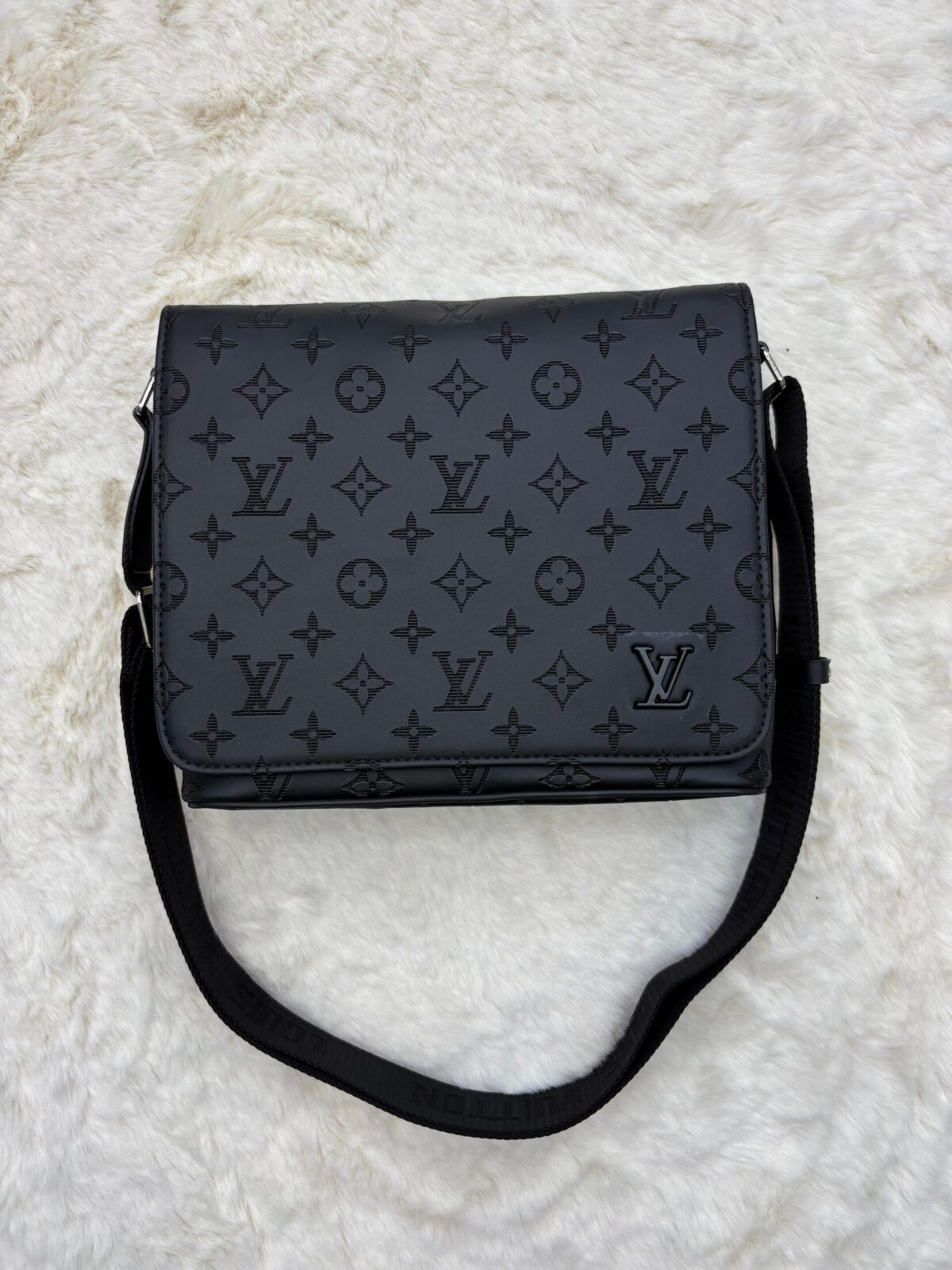 Louis Vuitton Messenger Bag Monogram Black LV Logo