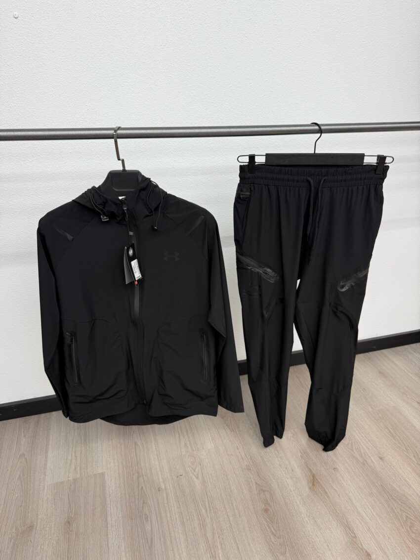 Under Armour Trainingspak Black on Black