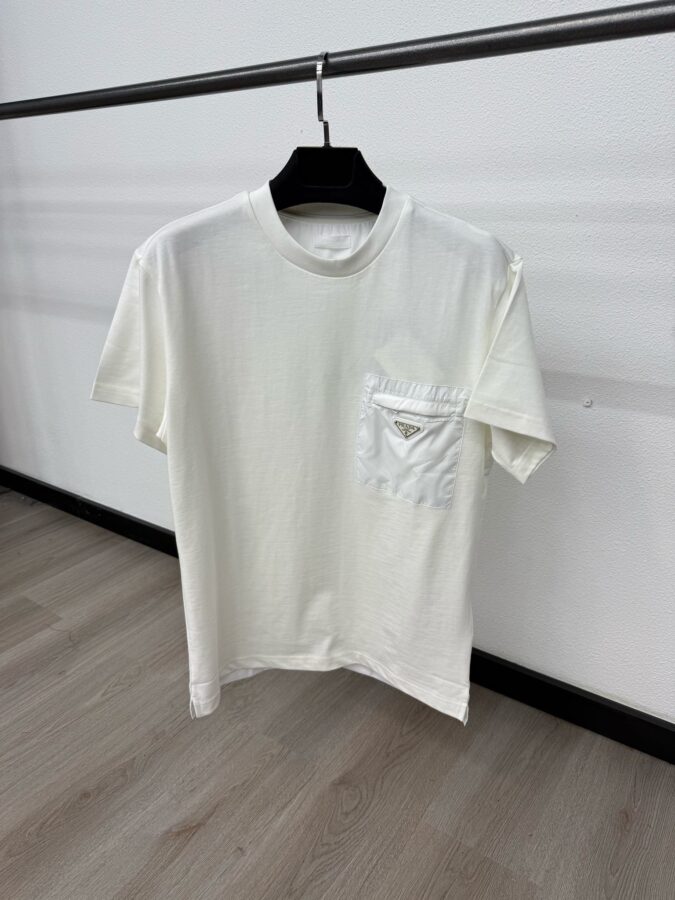 Prada T-Shirt Wit - S