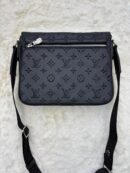 Louis Vuitton Messenger Bag Monogram Black on Black Rits