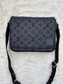 Louis Vuitton Messenger Bag Monogram Black on Black Rits