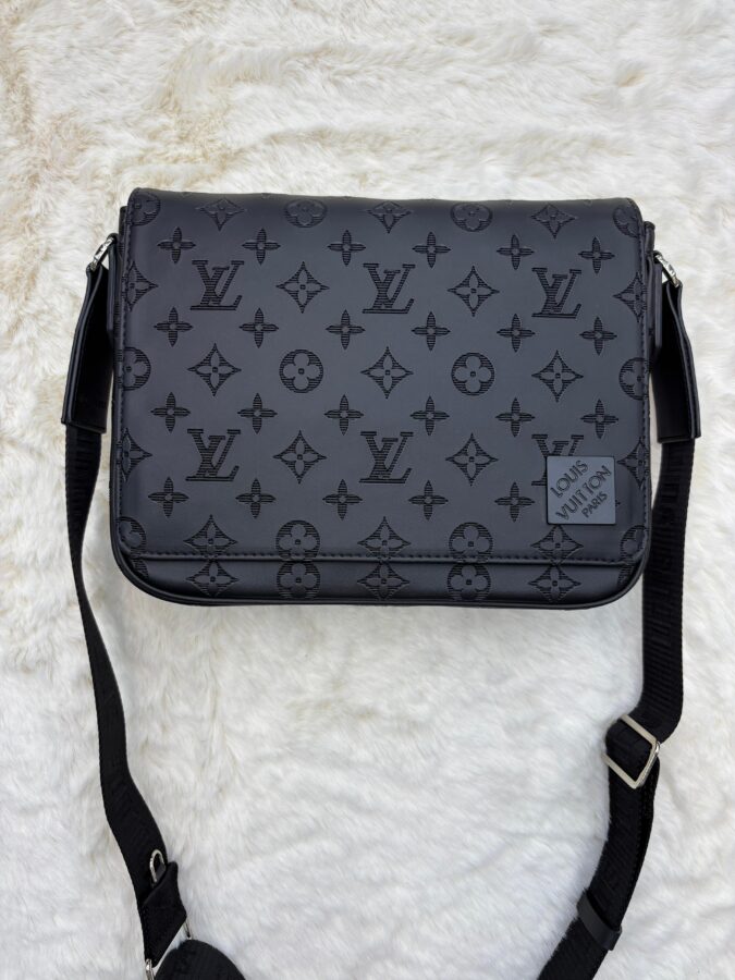 Louis Vuitton Messenger Bag Monogram Black on Black Rits