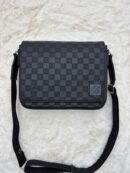 Louis Vuitton Messenger Bag Black on Black Rits