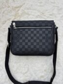 Louis Vuitton Messenger Bag Black on Black Rits