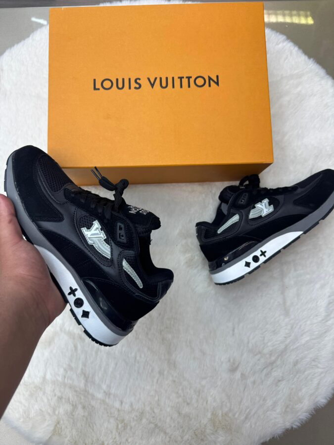 Louis Vuitton Run Away Black