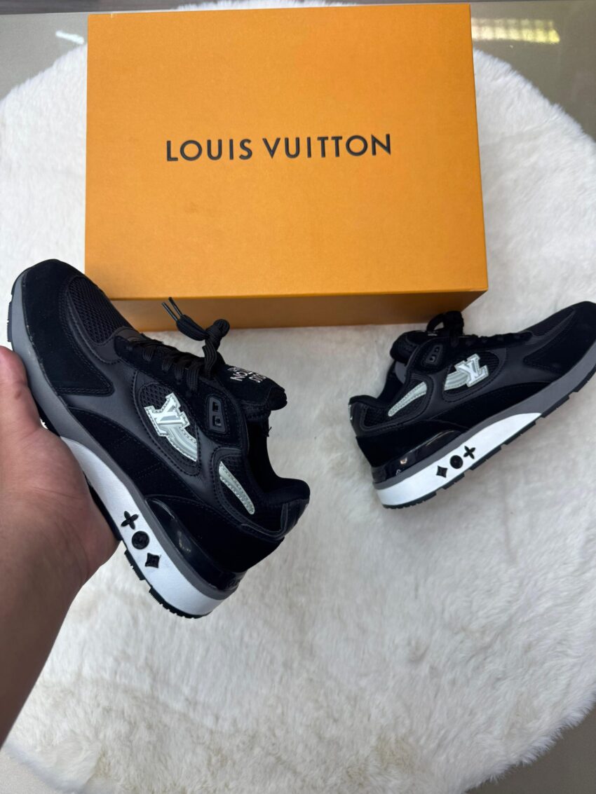 Louis Vuitton Run Away Black