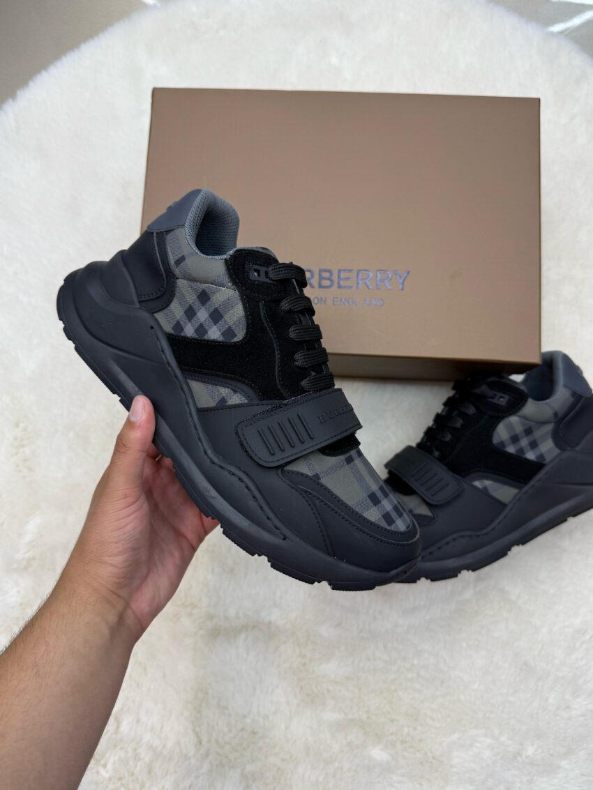 Burberry Zwart Sneakers