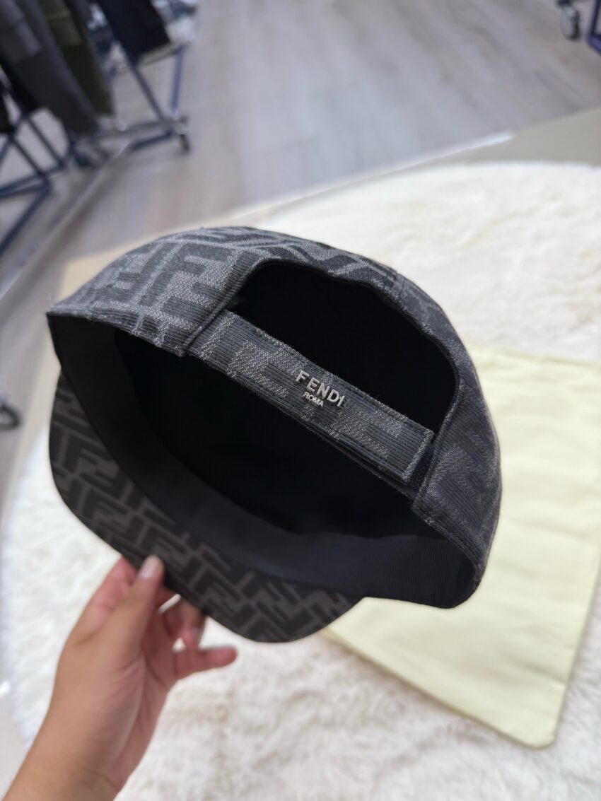 Fendi Zwarte Pet - Afbeelding 5