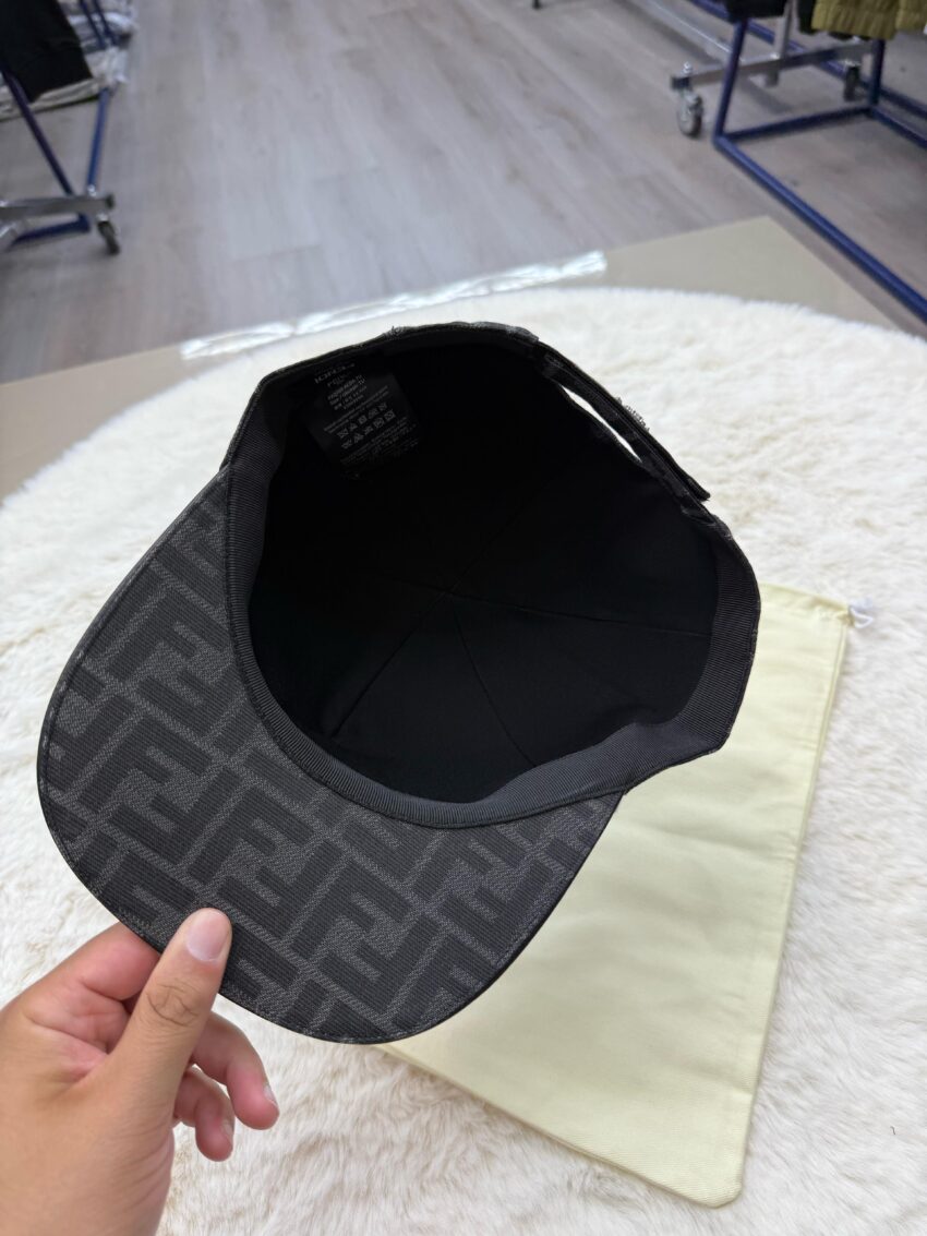 Fendi Zwarte Pet - Afbeelding 3