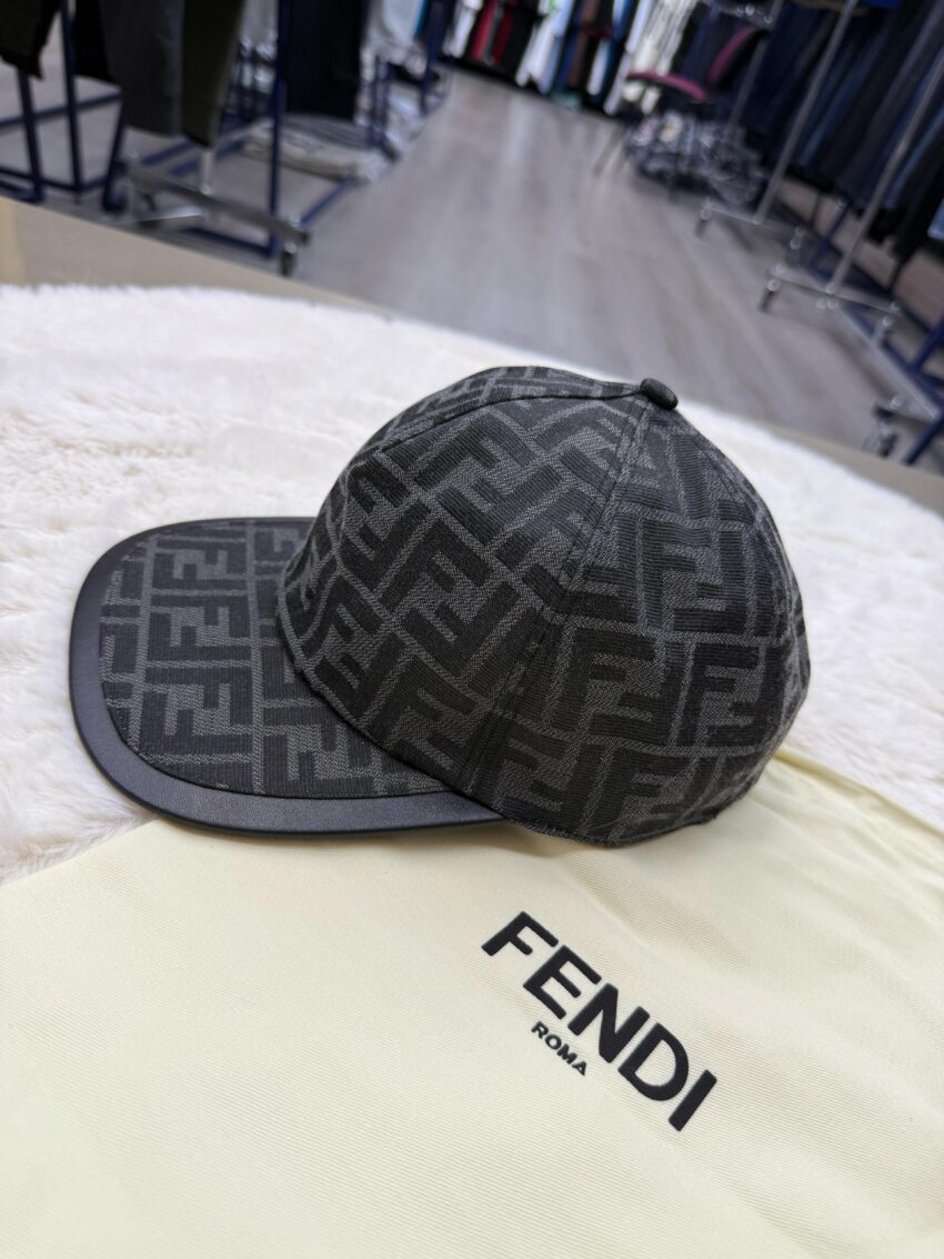 Fendi Zwarte Pet - Afbeelding 4
