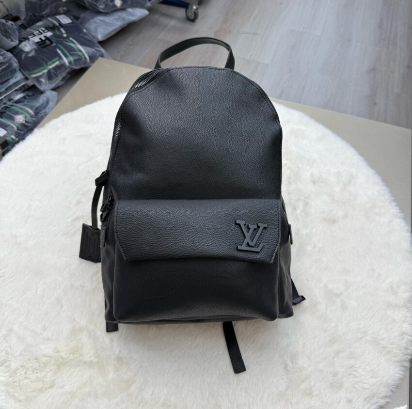 Louis Vuitton Rugtas Black