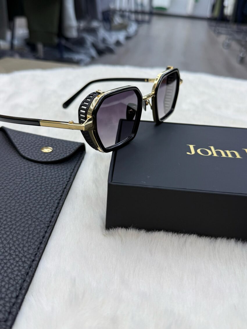 John Dalia Deannis Gold Blauwe Glazen