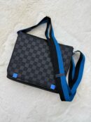Louis Vuitton Messenger Bag Blauwe Band Black on Black