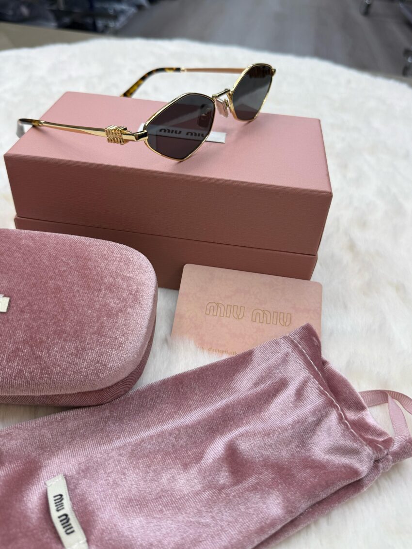 Miu Miu Logo 2 Zonnebril