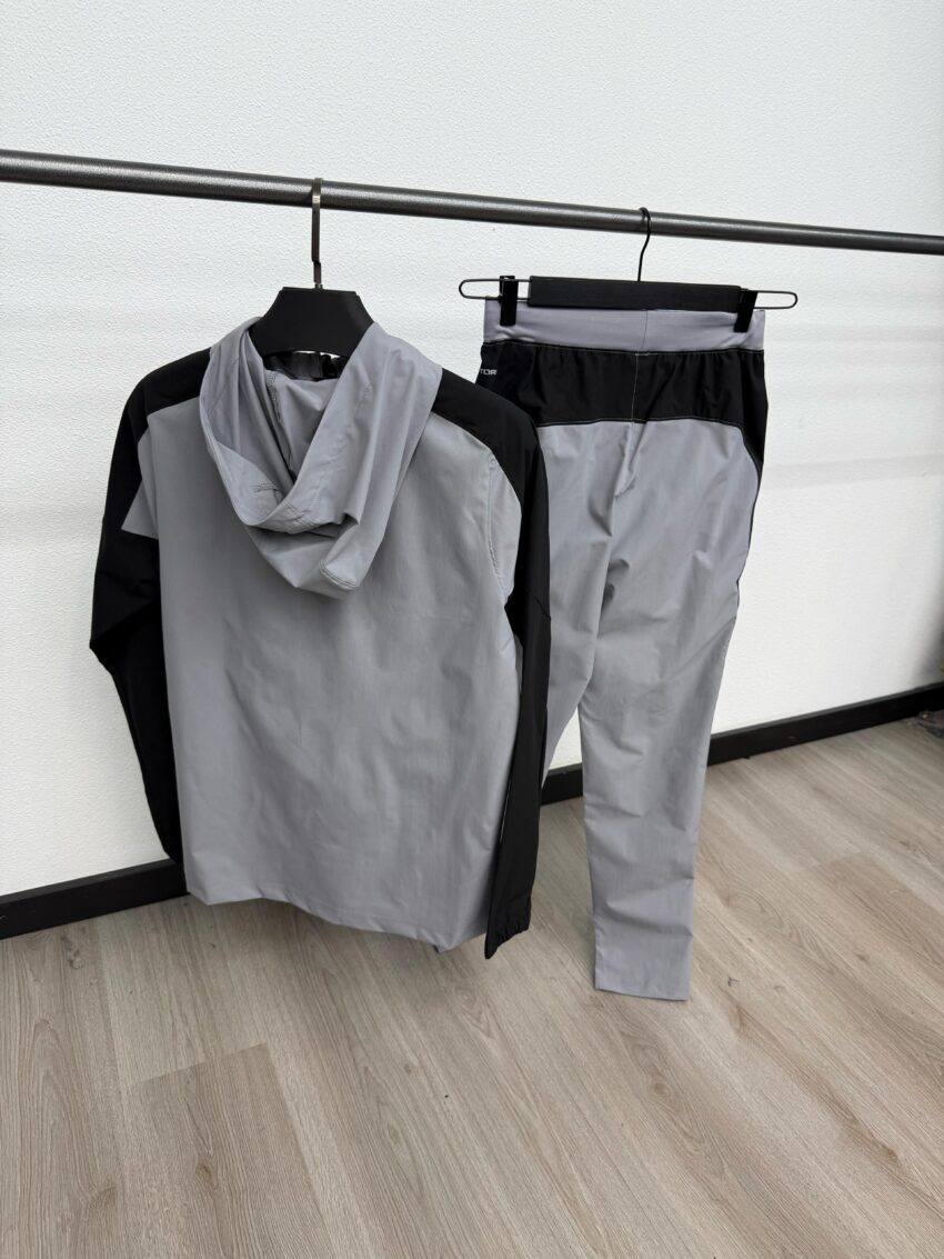 Under Armour Trainingspak Grey Black Sides - Afbeelding 2
