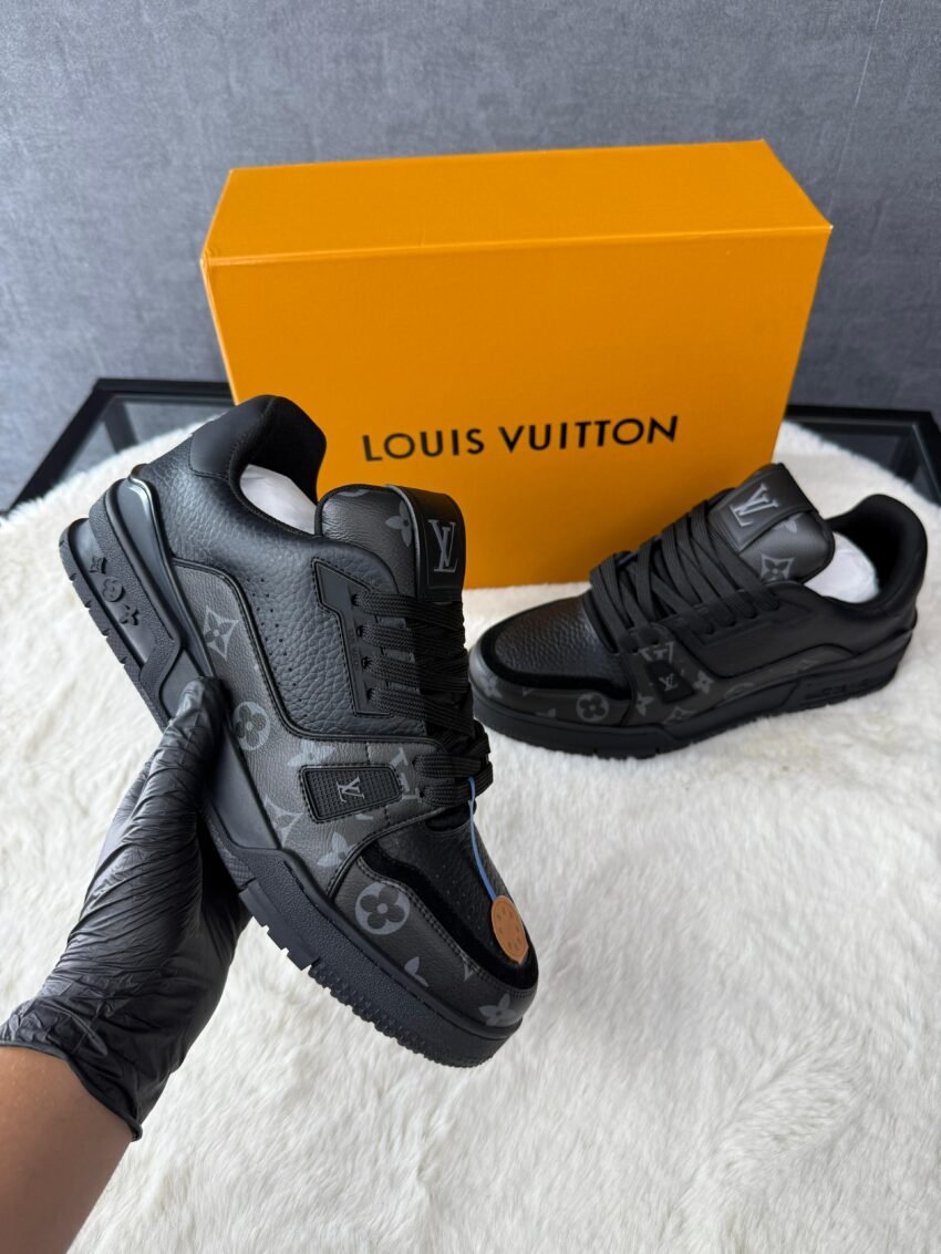 Louis Vuitton Runner Black Leather Monogram