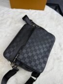 Louis Vuitton Trio Bag Black on Black Blokjes