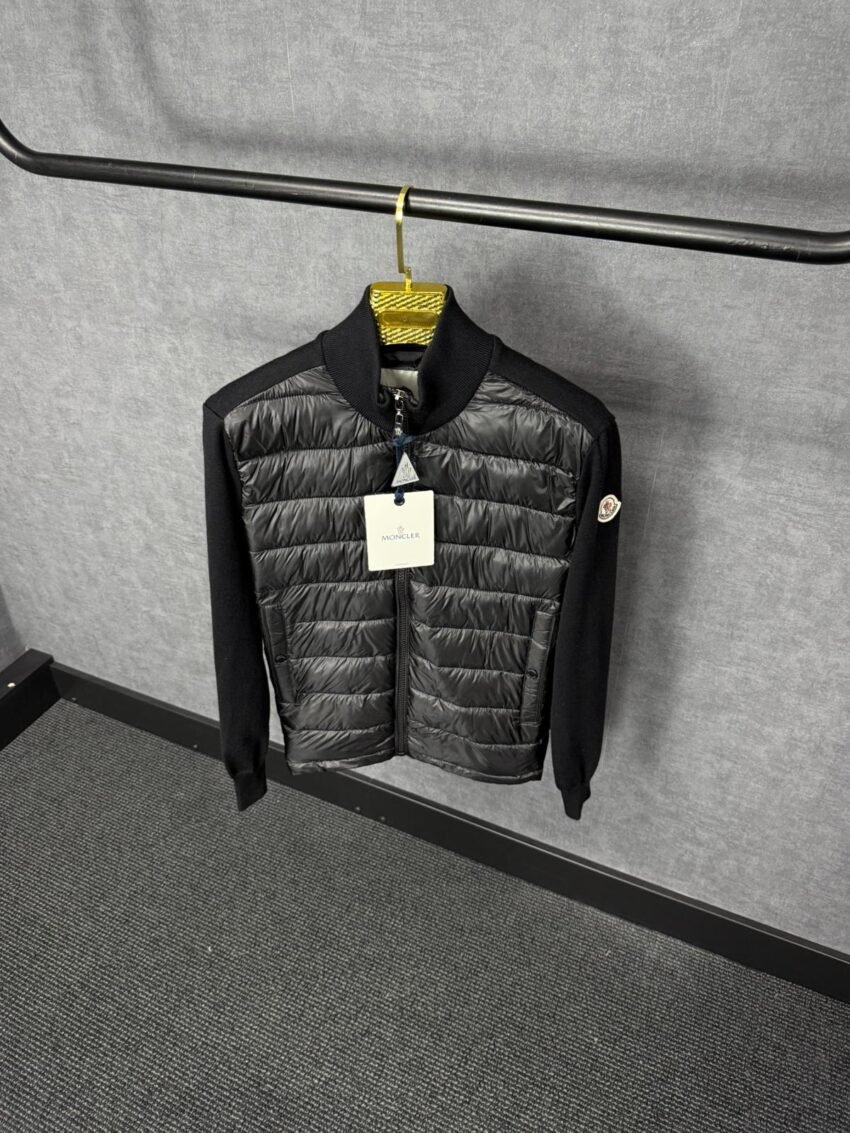 Moncler Cardigan Black, NFC-Logo