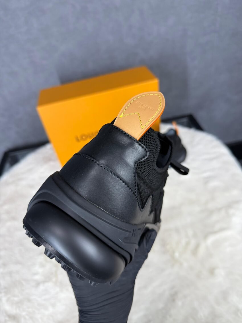 Louis Vuitton Tatic Black on Black Sneakers (NFC) #xadv - Afbeelding 5