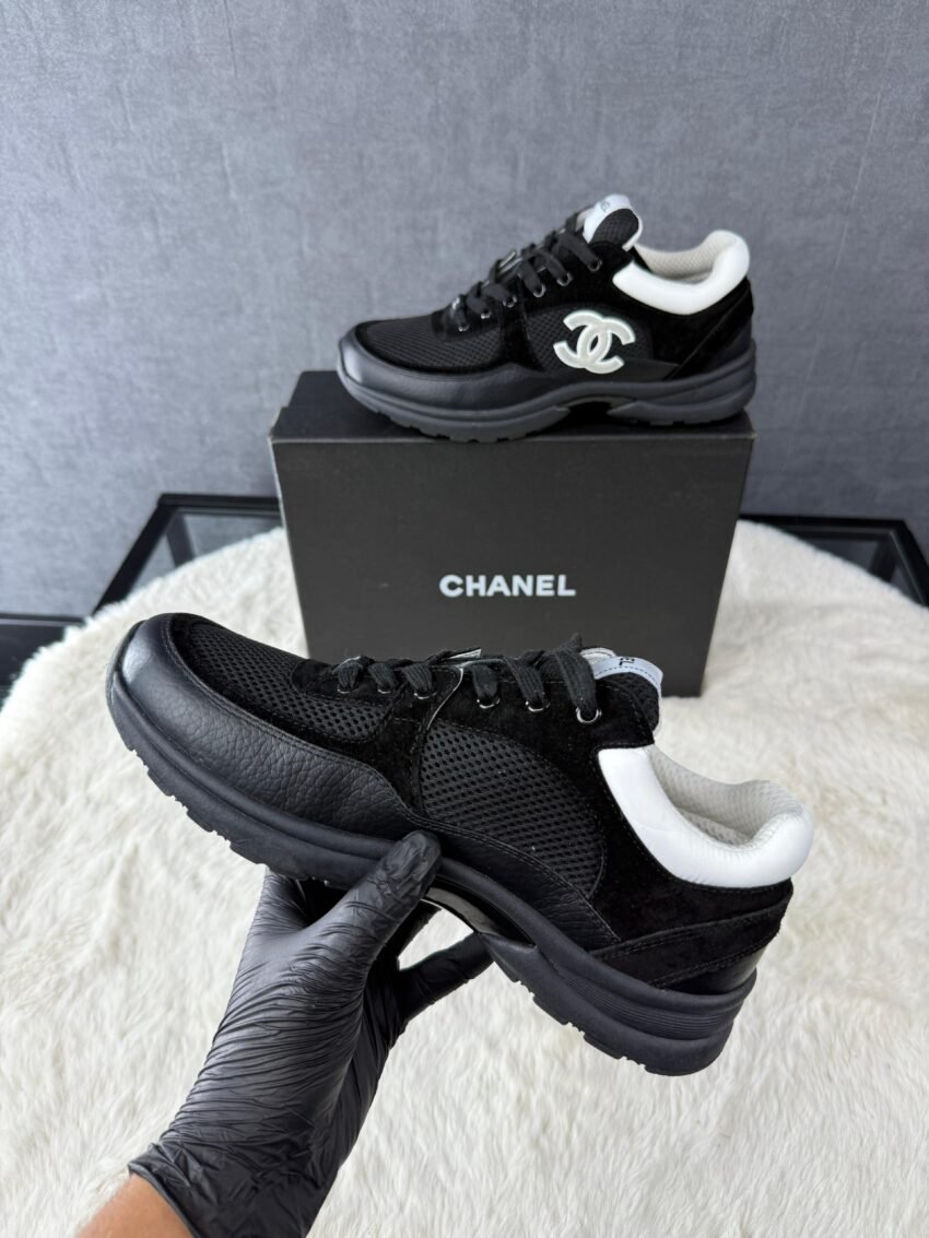 Chanel Sneakers Black (White Logo) - Afbeelding 4