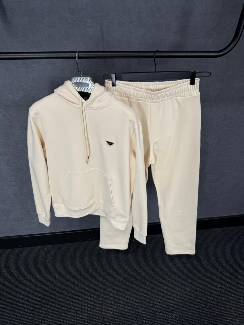 Prada Trainingspak Beige High Quality