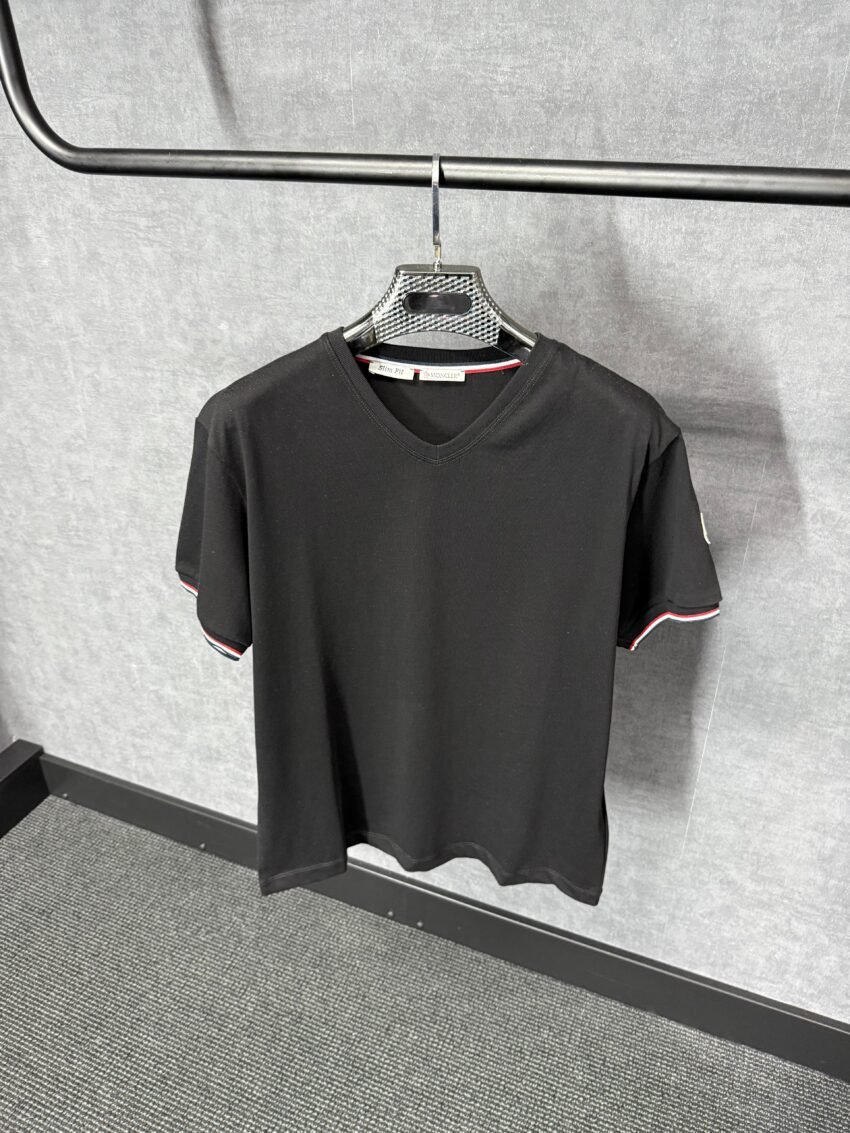 Moncler Black T-Shirt V-Hals