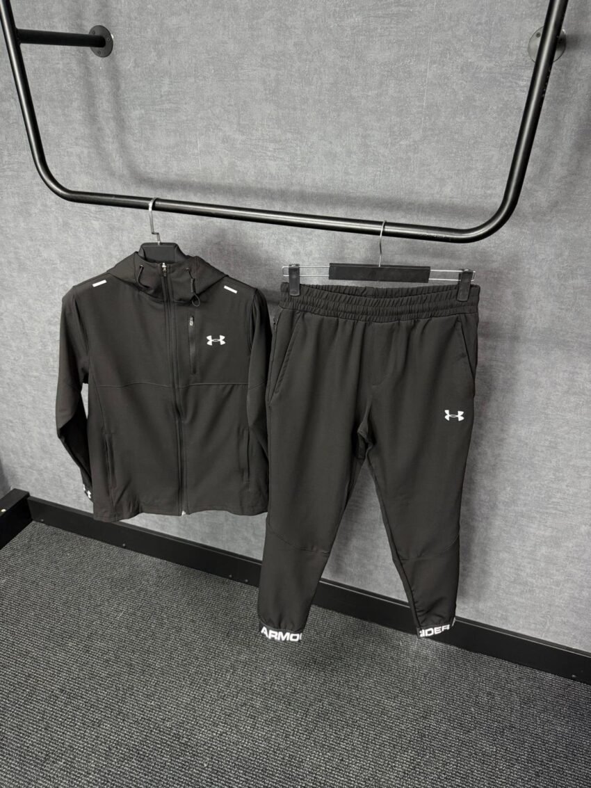 Under Armour Trainingspak Black on Black
